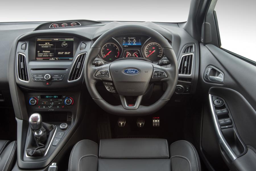  Ford Focus ST 2015 года  (ZA) (фото 26 из 30)